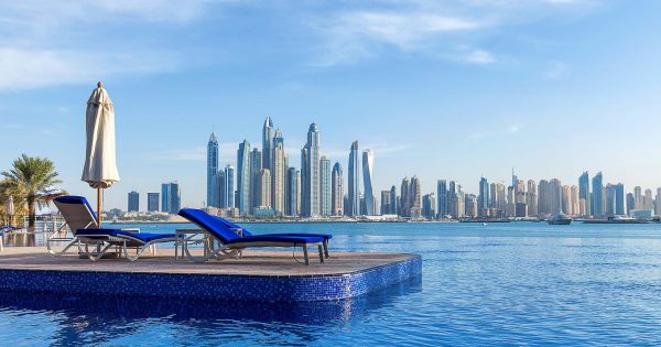 Вид на бассейн и Dubai Marina