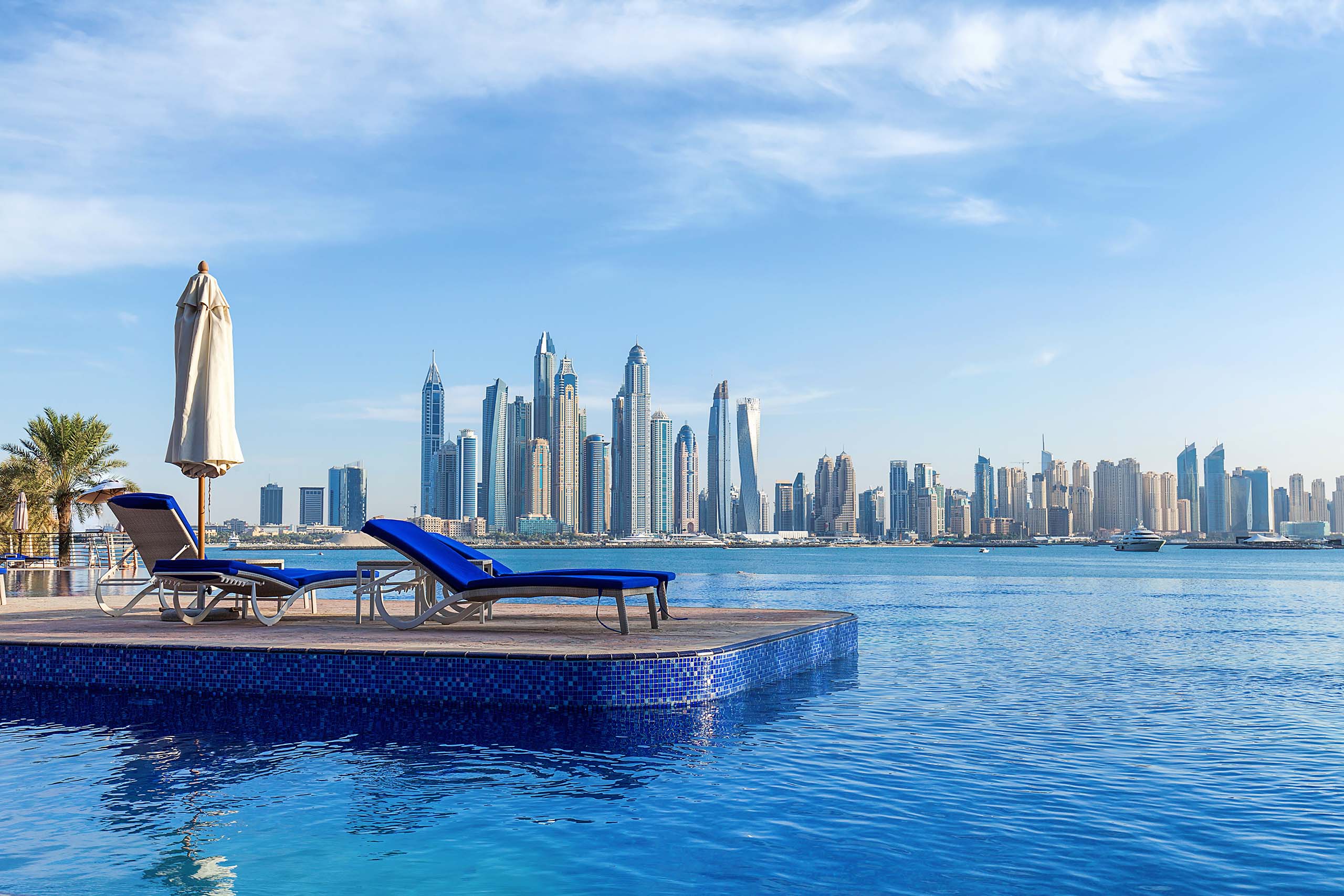Вид на бассейн и Dubai Marina